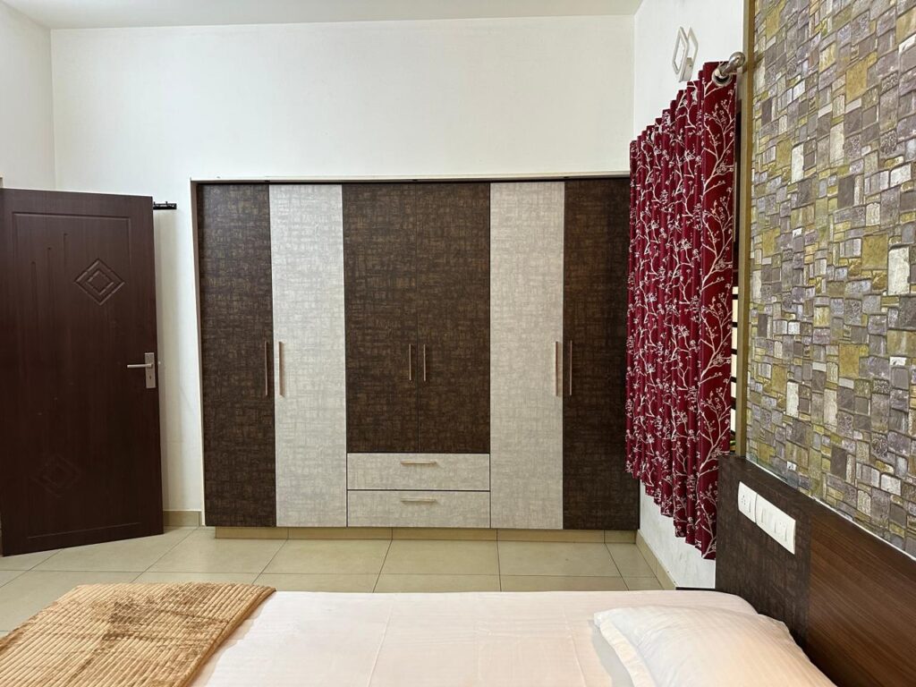 niramaya wardrobe premium room vaikom homestay.jpg